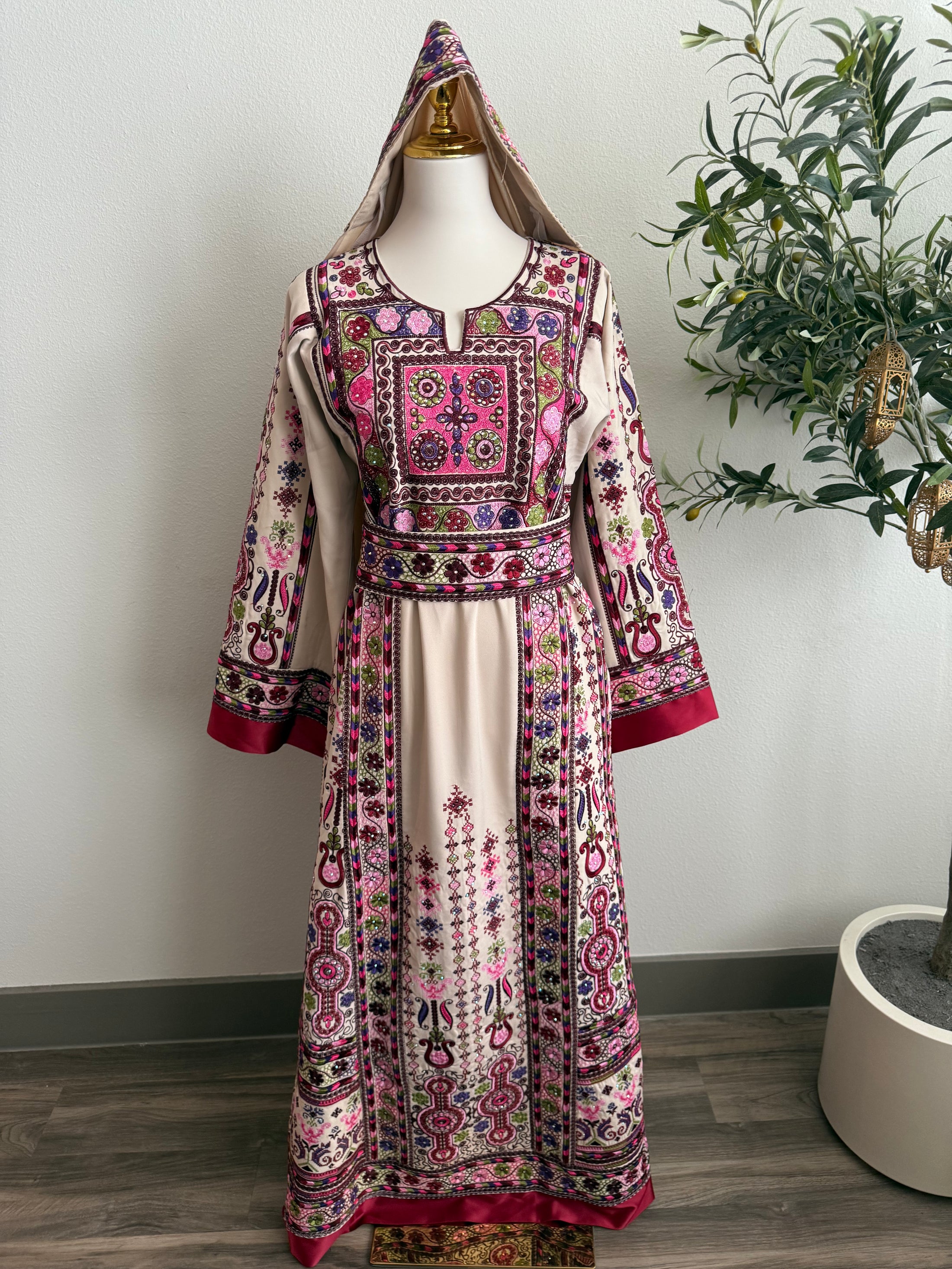 Cream and Magenta Malaaka Thobe