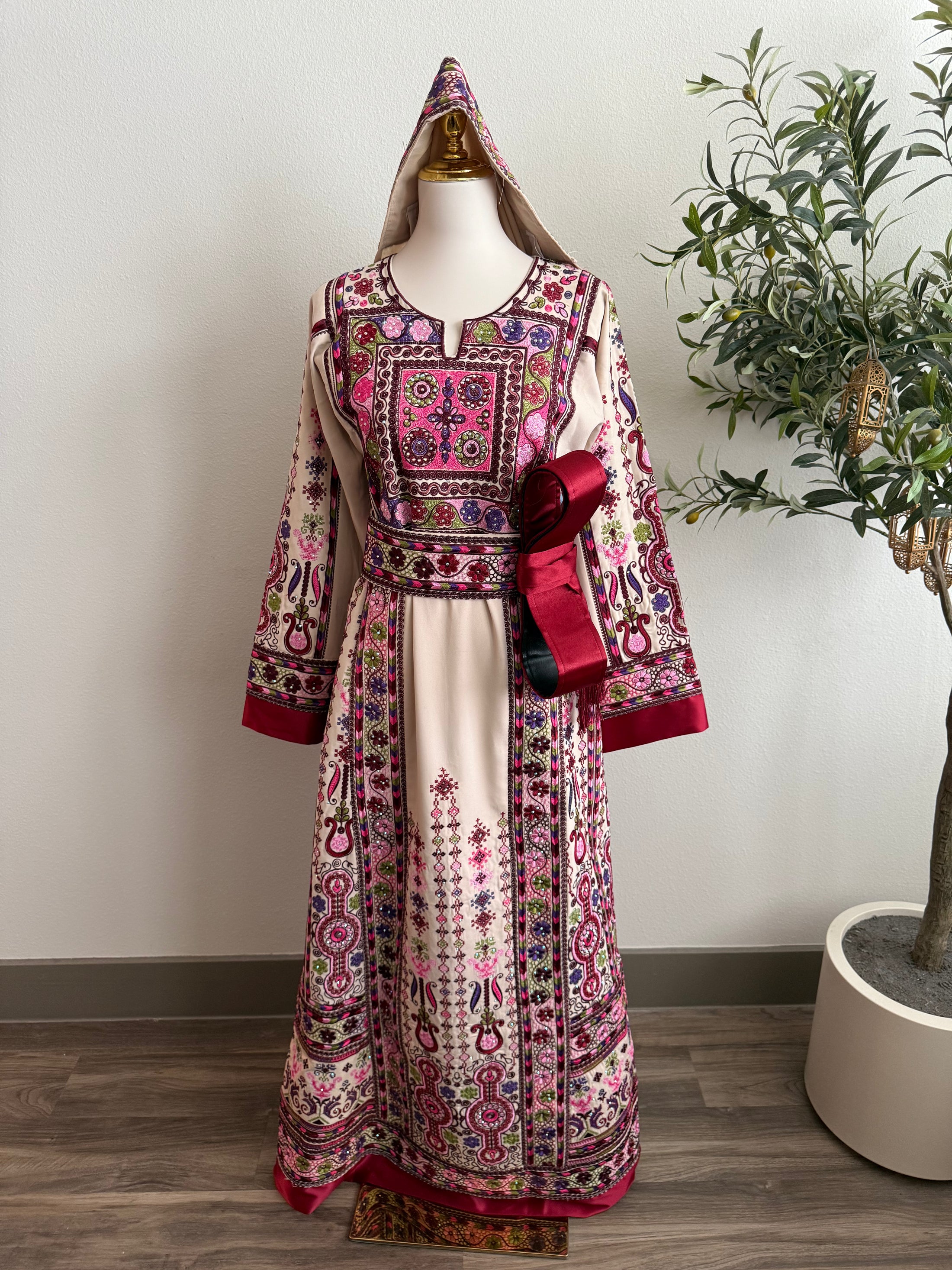 Cream and Magenta Malaaka Thobe