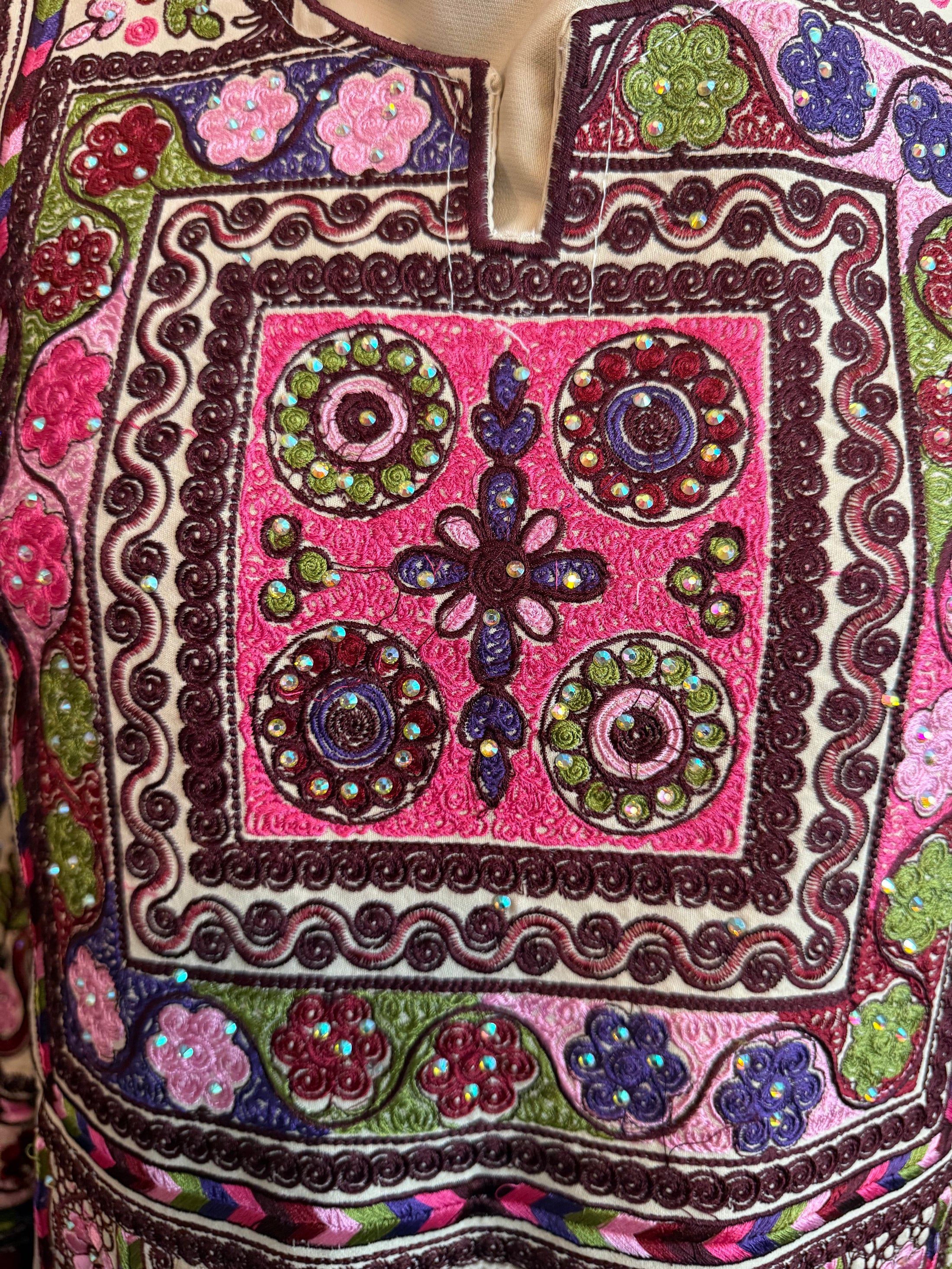 Cream and Magenta Malaaka Thobe