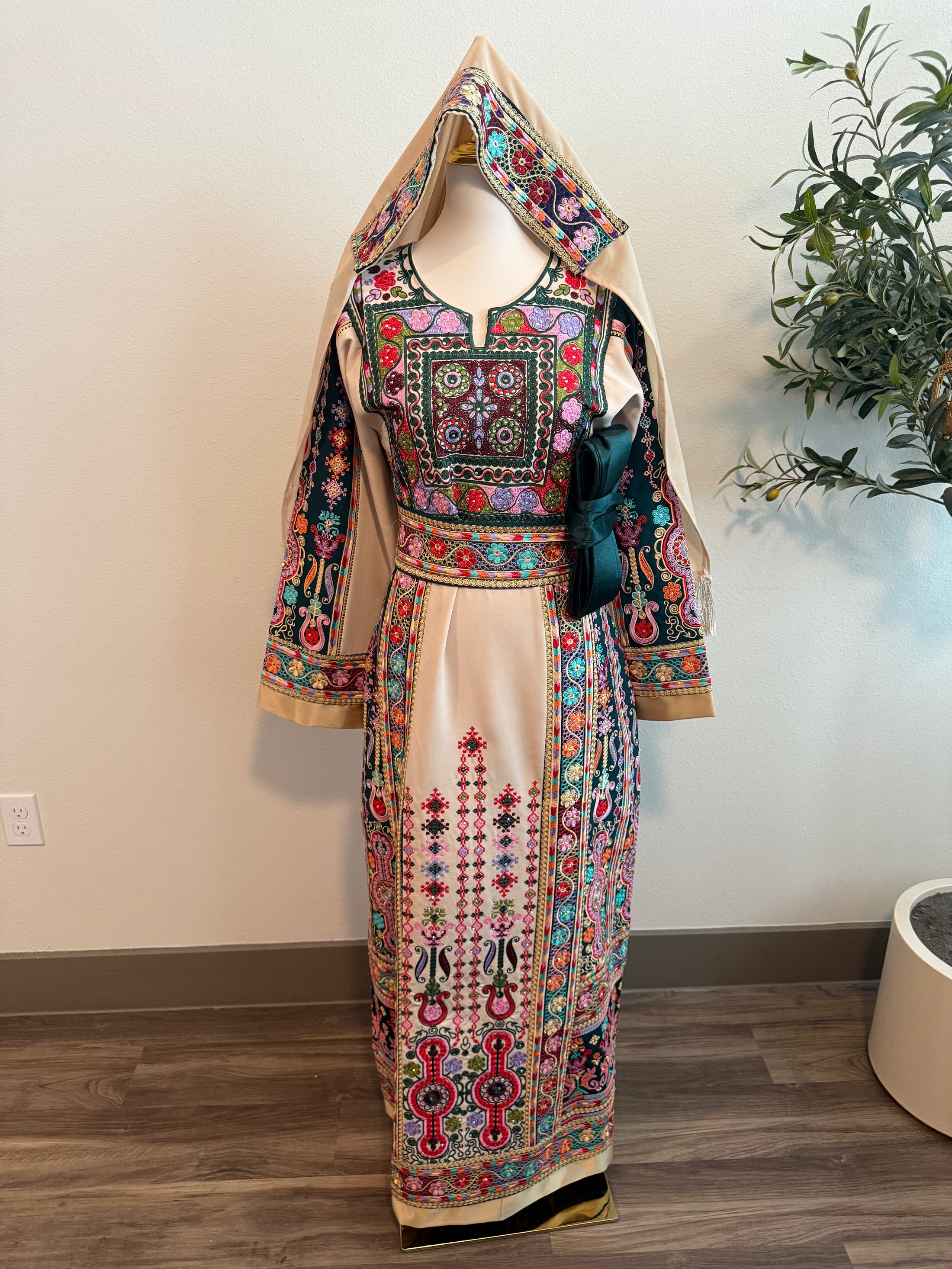 Dark Green and Cream Malaaka Thobe